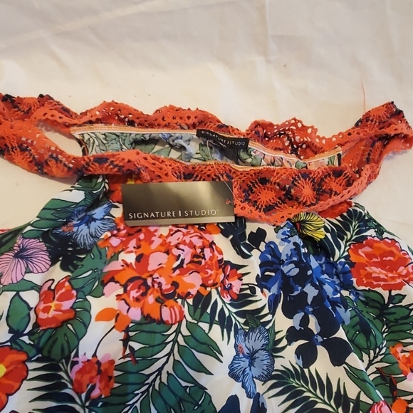 Pretty Top. XL - Picture 2 of 2